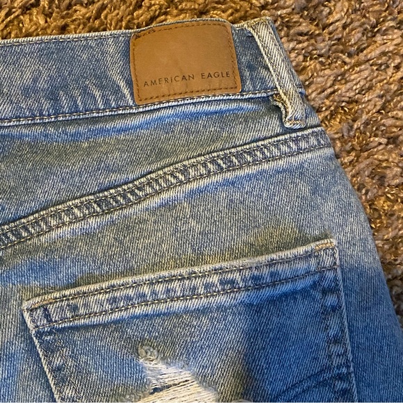 American Eagle Boyfriend jeans, medium wash, ripped - Picture 4 of 4